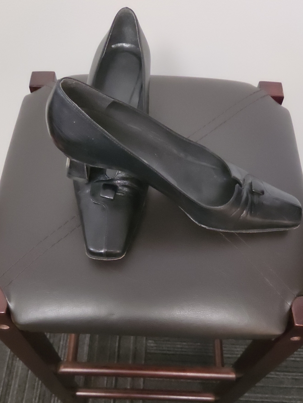 Women's Black Leather Square-Toe Pumps